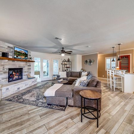 Charming Pet Friendly 4 Bdrm Home Mins To Main St And Wineries 弗雷德里克斯堡 外观 照片