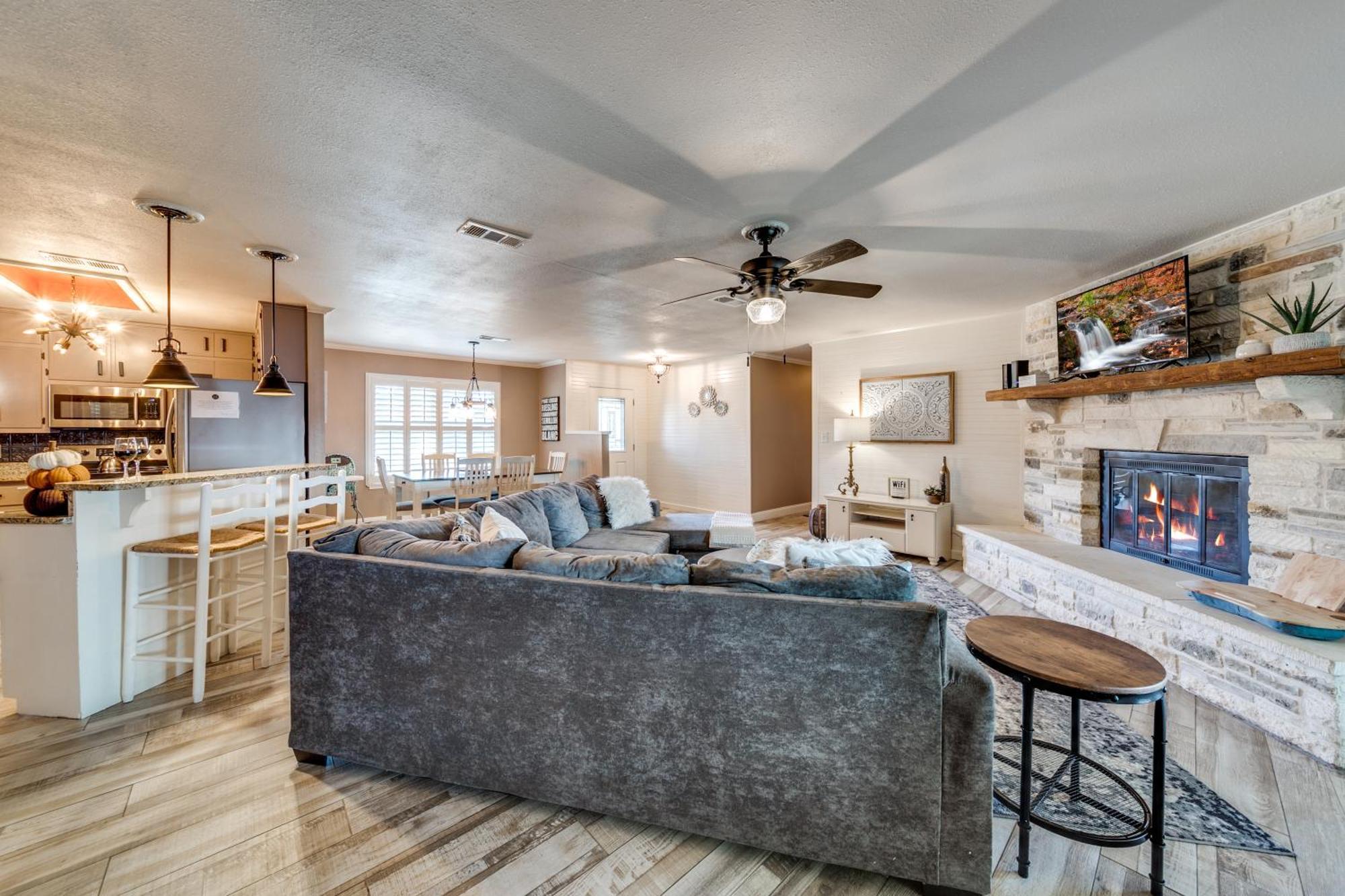 Charming Pet Friendly 4 Bdrm Home Mins To Main St And Wineries 弗雷德里克斯堡 外观 照片