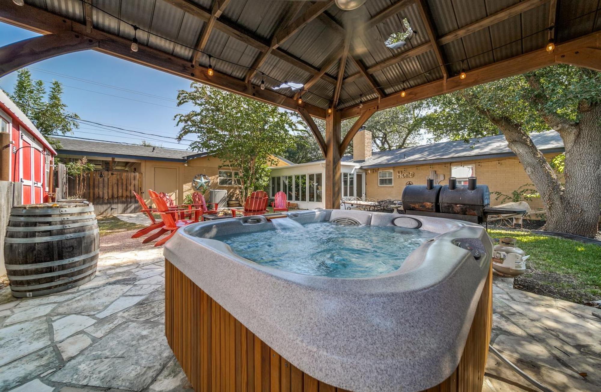 Charming Pet Friendly 4 Bdrm Home Mins To Main St And Wineries 弗雷德里克斯堡 外观 照片