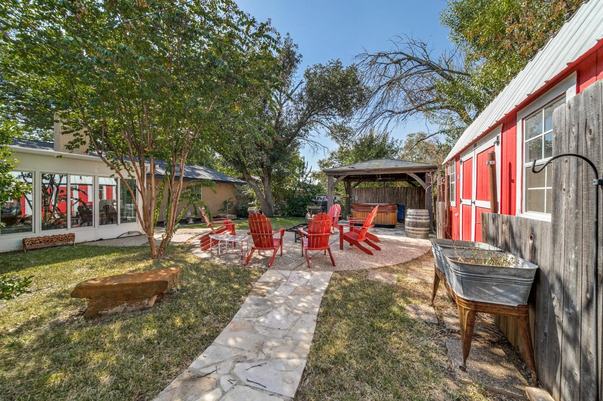 Charming Pet Friendly 4 Bdrm Home Mins To Main St And Wineries 弗雷德里克斯堡 外观 照片