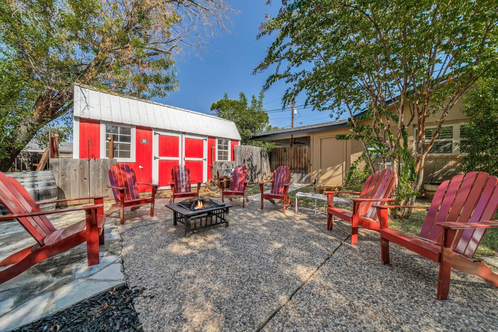 Charming Pet Friendly 4 Bdrm Home Mins To Main St And Wineries 弗雷德里克斯堡 外观 照片
