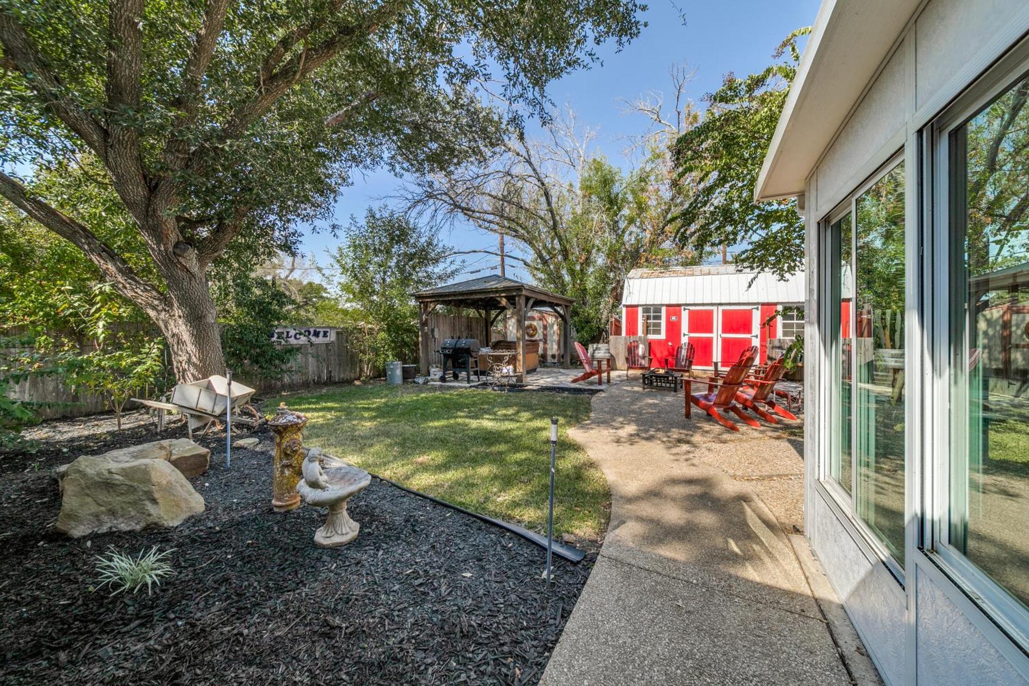 Charming Pet Friendly 4 Bdrm Home Mins To Main St And Wineries 弗雷德里克斯堡 外观 照片