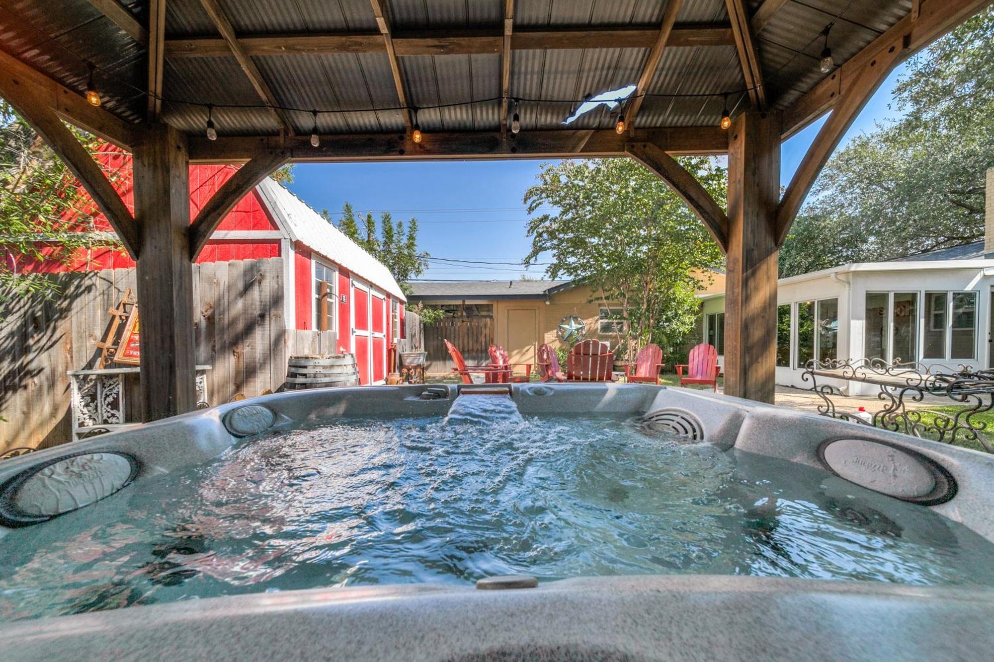 Charming Pet Friendly 4 Bdrm Home Mins To Main St And Wineries 弗雷德里克斯堡 外观 照片