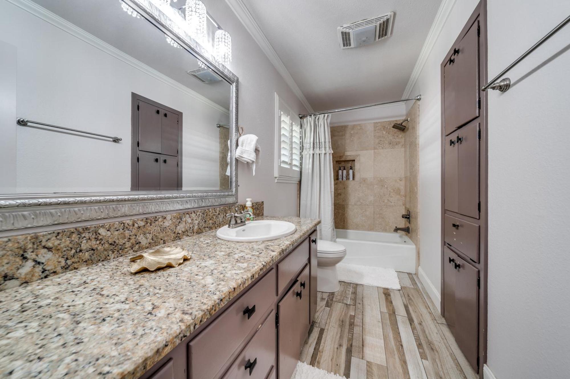Charming Pet Friendly 4 Bdrm Home Mins To Main St And Wineries 弗雷德里克斯堡 外观 照片